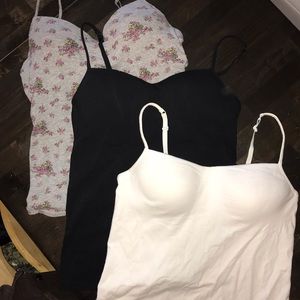 🔥2/$25 -3 pack of tank tops with built in bras.